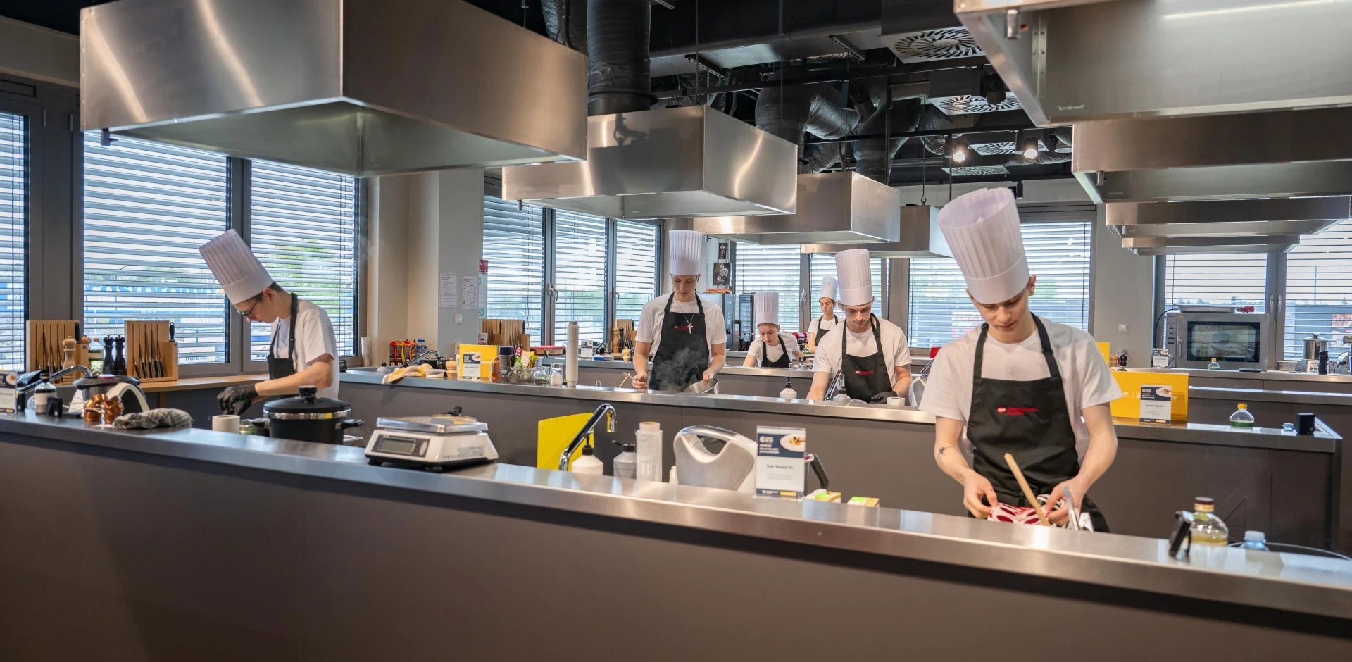  Skontaktuj się z nami